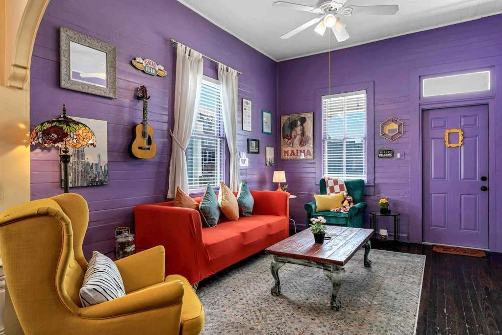 تامبا Friends Airbnb Themed 2Bed 2Bath Walkable To All Of Ybor المظهر الخارجي الصورة