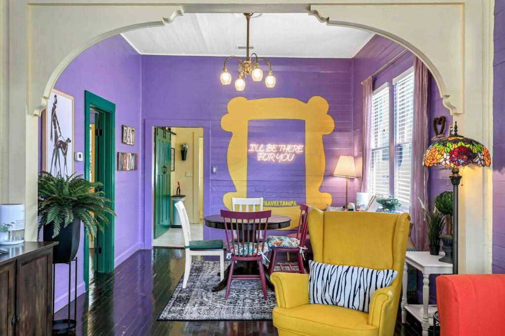 تامبا Friends Airbnb Themed 2Bed 2Bath Walkable To All Of Ybor المظهر الخارجي الصورة