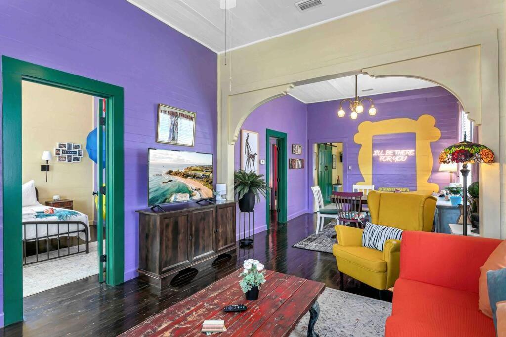 تامبا Friends Airbnb Themed 2Bed 2Bath Walkable To All Of Ybor المظهر الخارجي الصورة