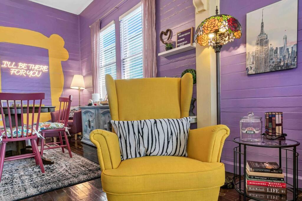 تامبا Friends Airbnb Themed 2Bed 2Bath Walkable To All Of Ybor المظهر الخارجي الصورة