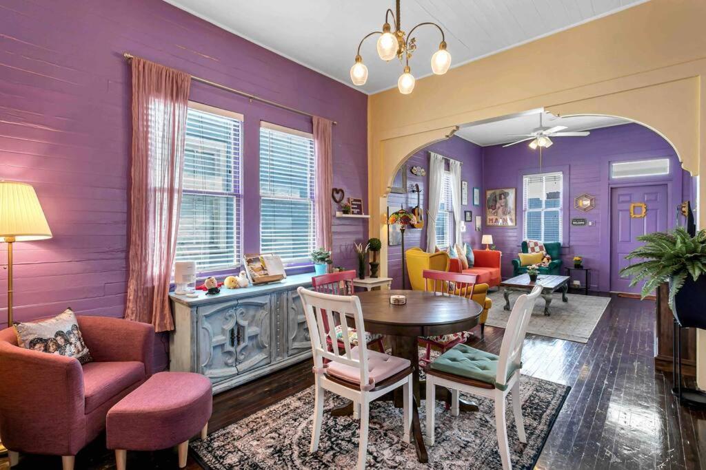 تامبا Friends Airbnb Themed 2Bed 2Bath Walkable To All Of Ybor المظهر الخارجي الصورة